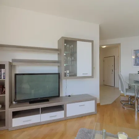 Marijana 特罗吉尔